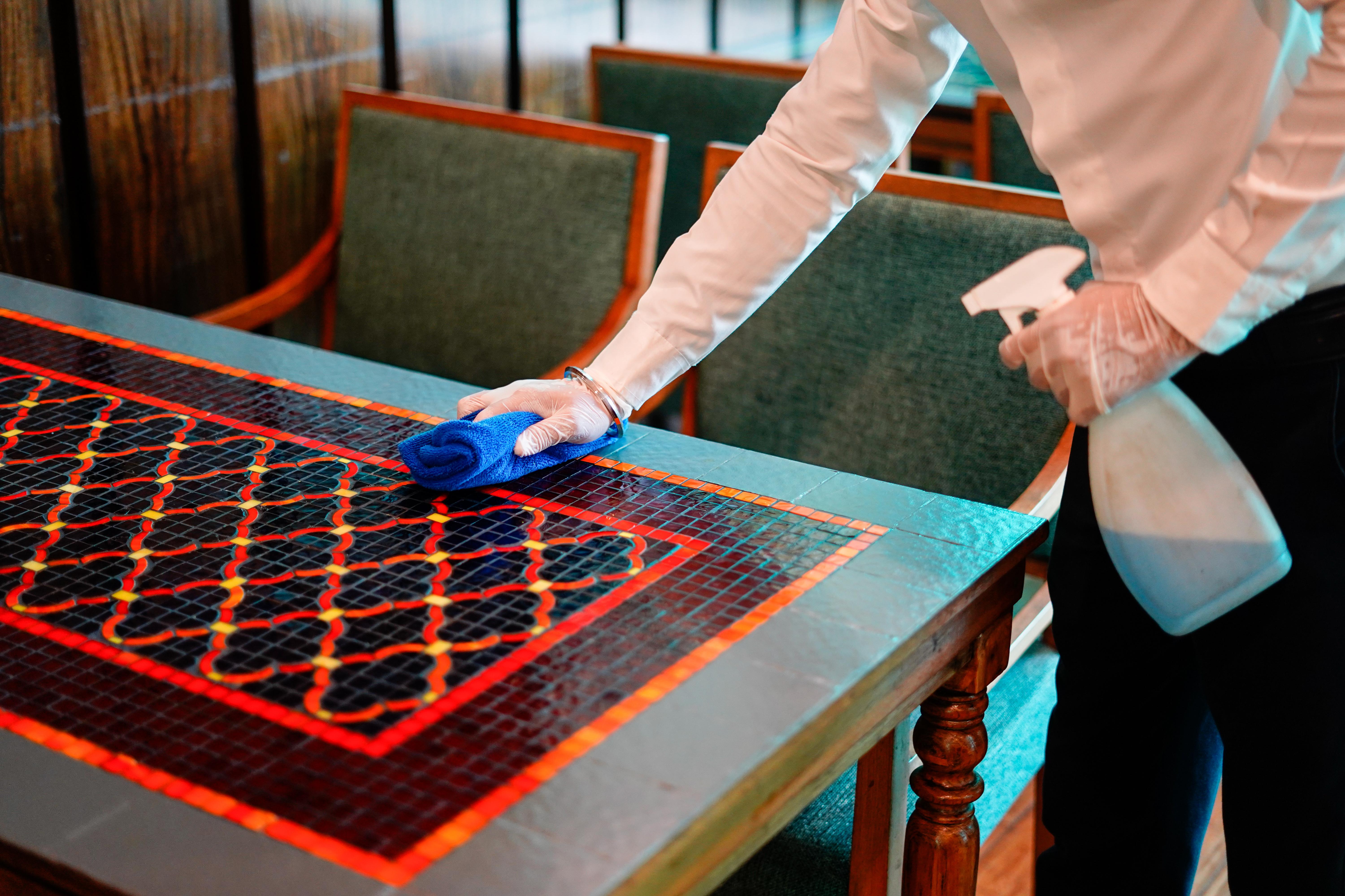 Novotel Goa Resort & Spa Candolim Luaran gambar A hotel housekeeper wiping down a table