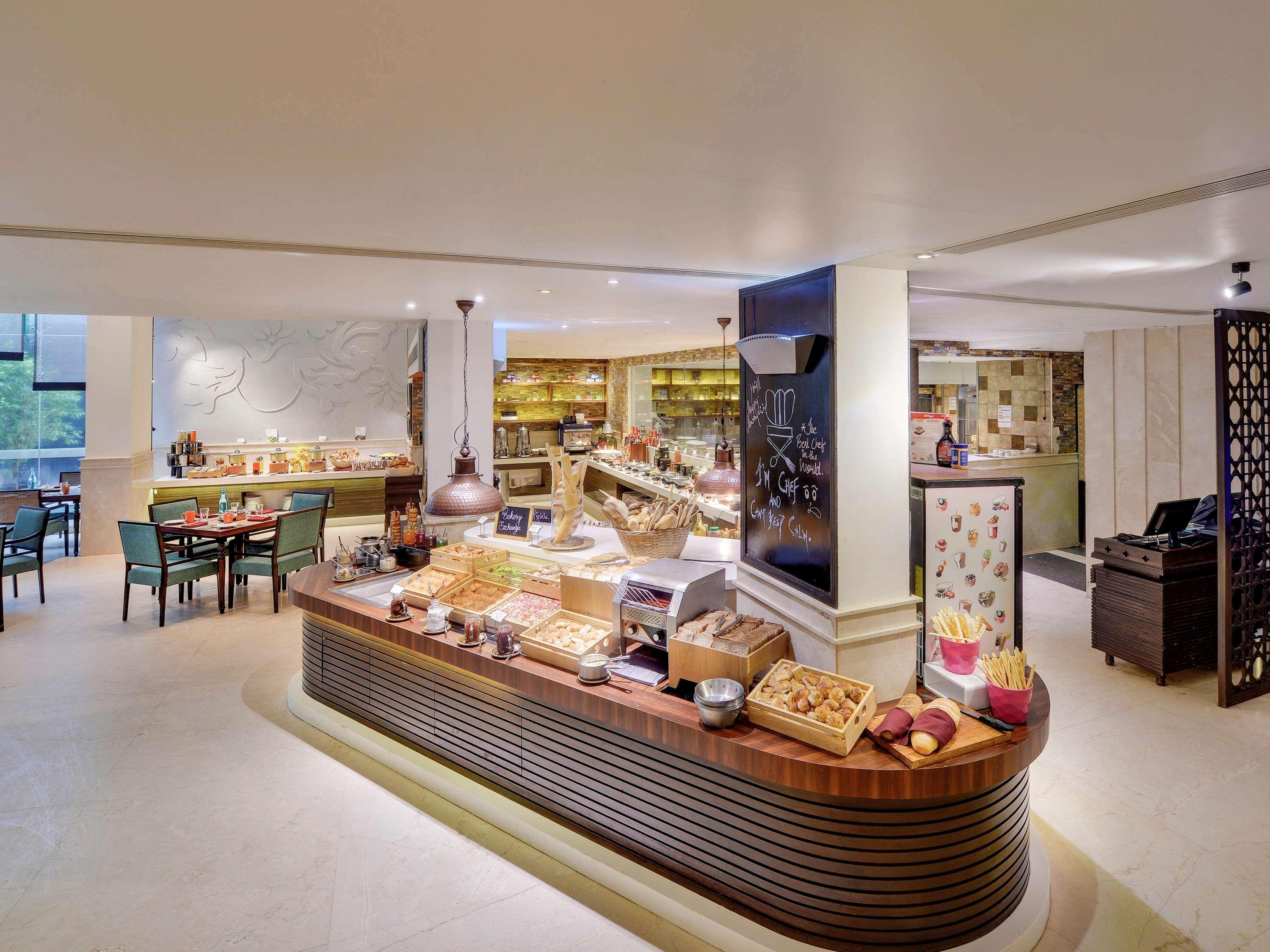Novotel Goa Resort & Spa Candolim Luaran gambar The Deli