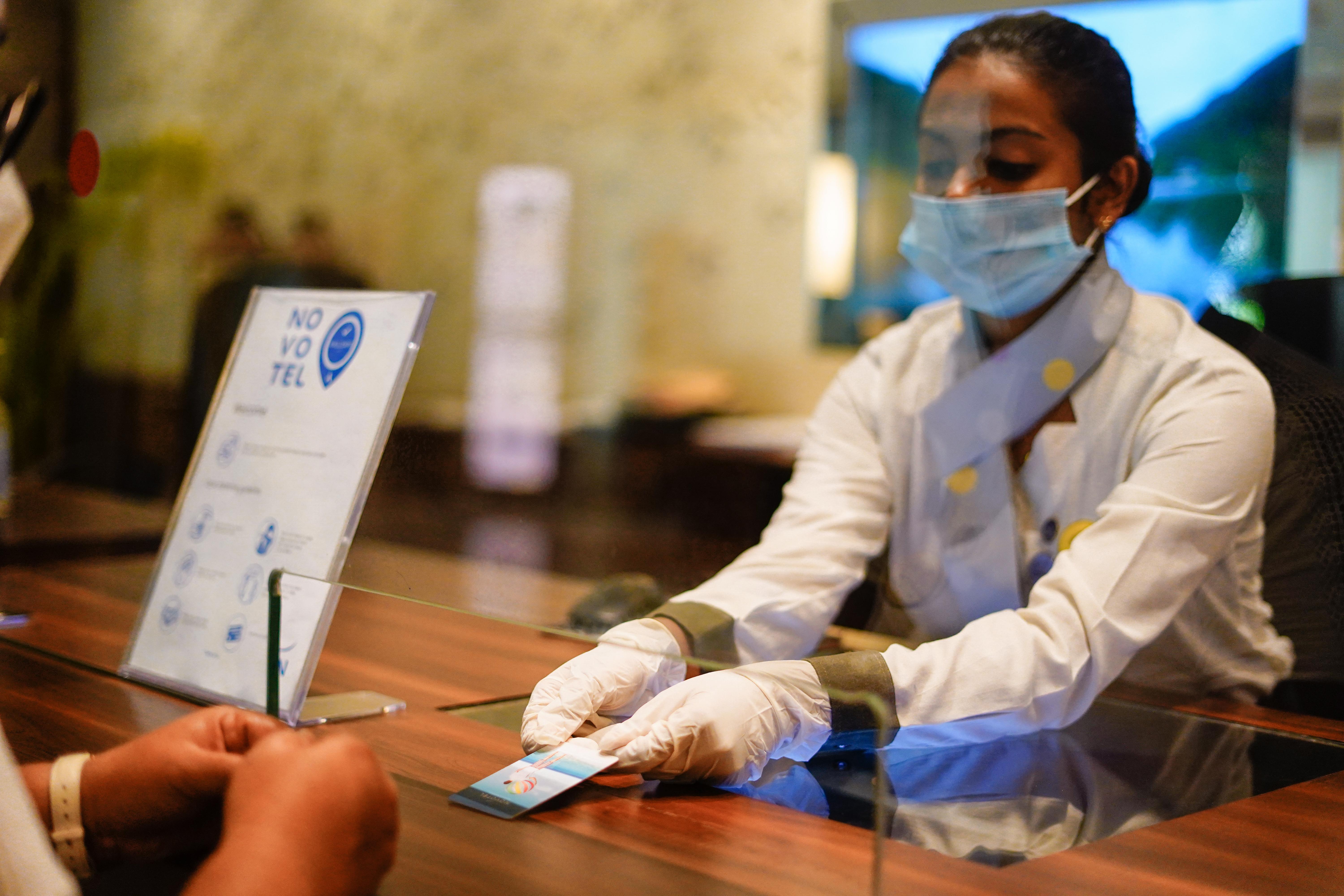 Novotel Goa Resort & Spa Candolim Luaran gambar A hotel employee wearing a face mask and gloves